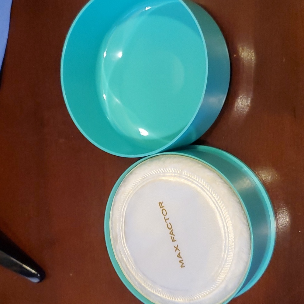 Max Factor Promesse Bath Powder - image 4